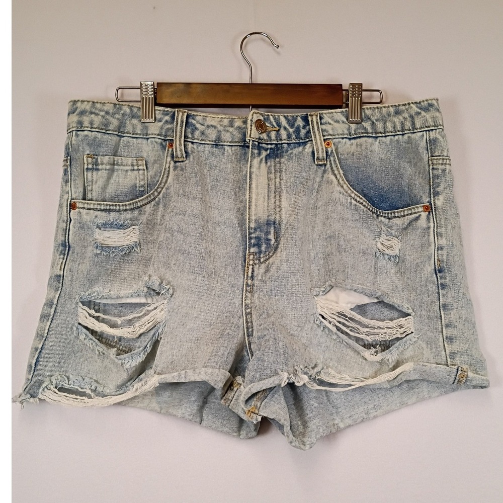 Distressed Grunge Refuge Denim Chelsea Women 11 Light Blue High Rise Shorts